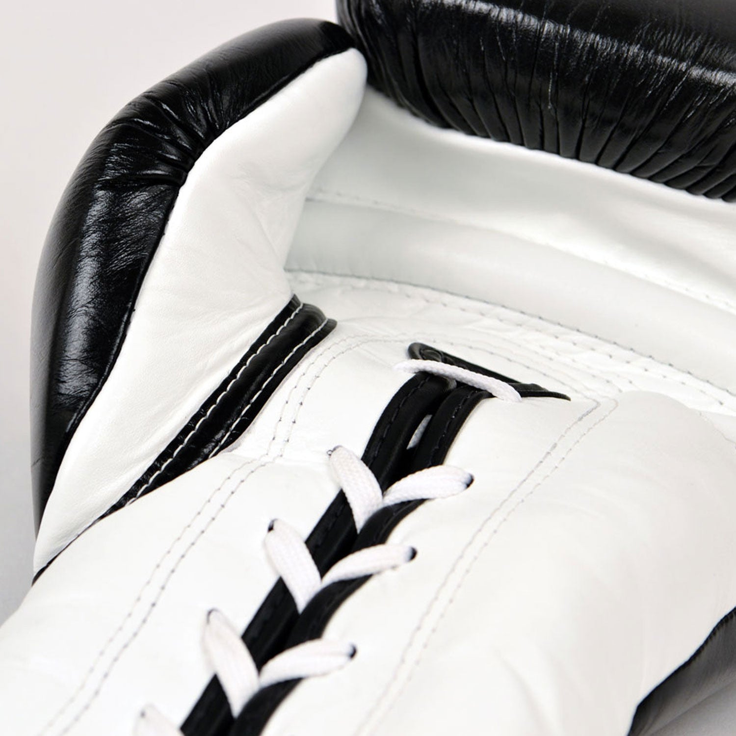 bgl3-fairtex-lace-up-sparring-boxing-gloves-black-white-4