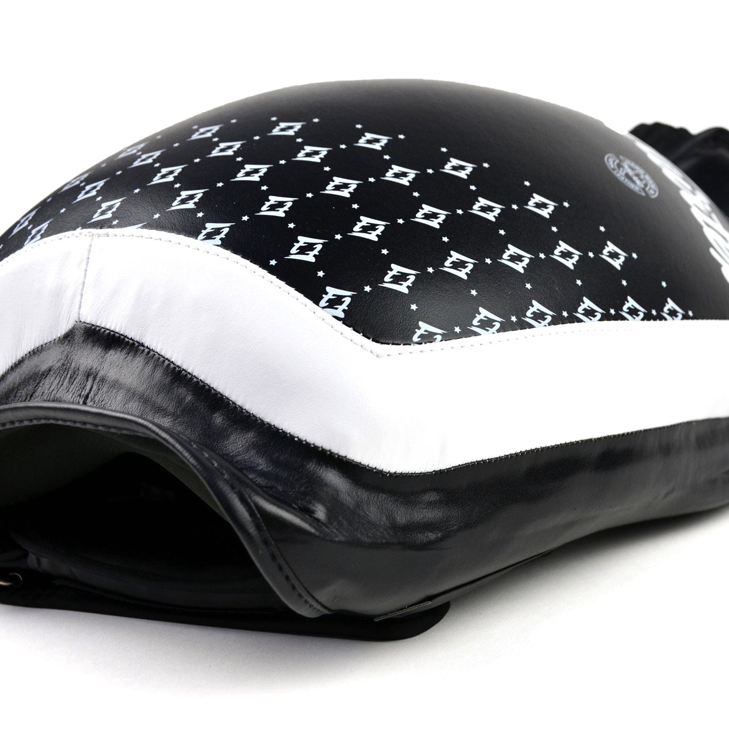 tp4-fairtex-compact-thigh-pads-black-white-2